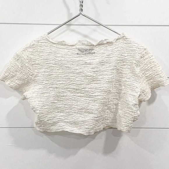 Urban Outfitters Off-White Wrinkle Crop Top Size Medium - Picture 5 of 9